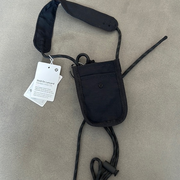 Lululemon Hold On Lanyard Black NWT - Picture 2 of 6